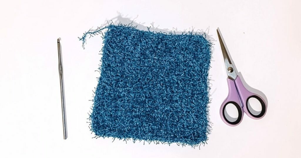An image of weaving in the ends